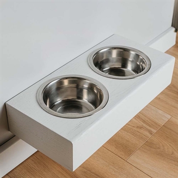 Håndlavet Designer Væghængt Foderbar Til Små og Mellem Hunde i Hvidmaleret Egetræ